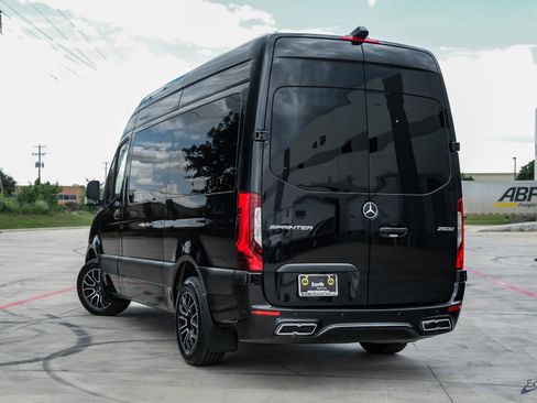Used 2022 Mercedes-Benz Sprinter 2500 image 9