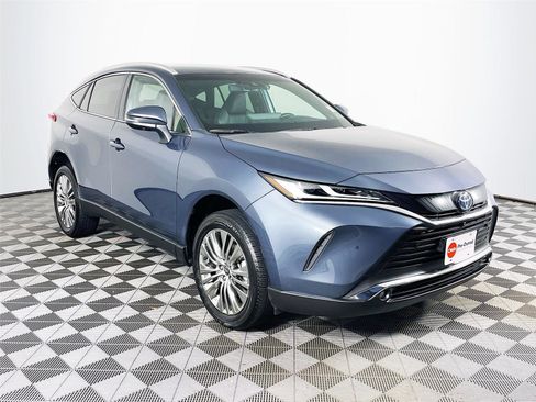 Used 2023 Toyota Venza Limited image 1