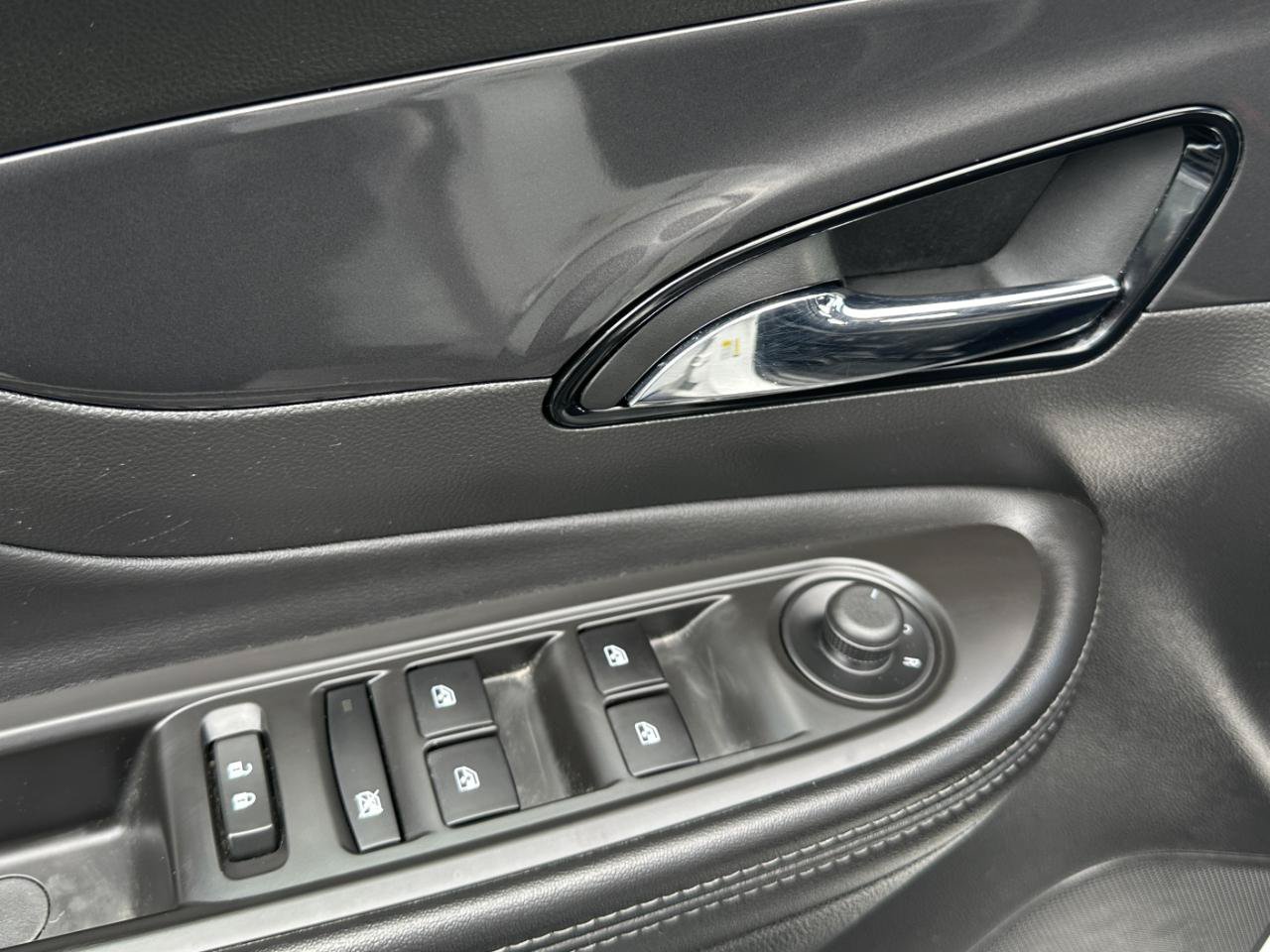 Used 2020 Buick Encore Preferred w/ Safety Package FWD image 23