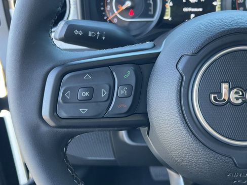 Used 2025 Jeep Gladiator Willys image 12