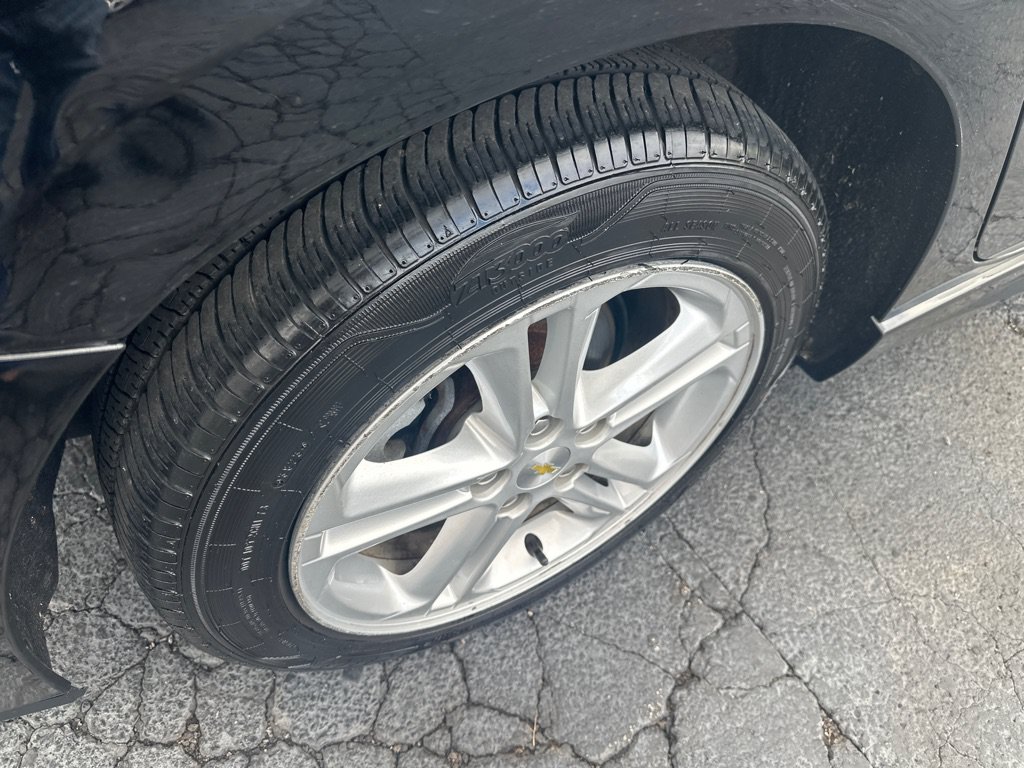 Used 2017 Chevrolet Cruze LT w/ RS Package FWD image 6