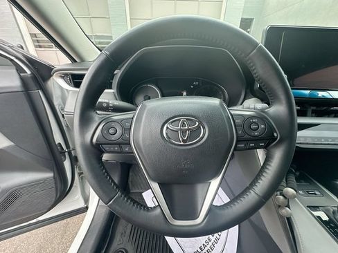 Used 2023 Toyota Venza LE AWD/4WD image 16