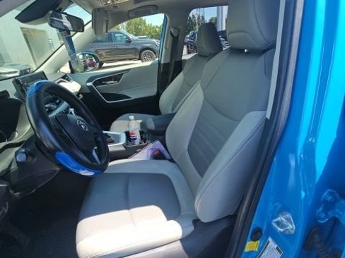 Used 2021 Toyota RAV4 XLE Premium AWD/4WD image 4