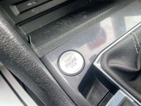 Used 2023 Volkswagen Tiguan SE w/ Panoramic Sunroof Package image 16