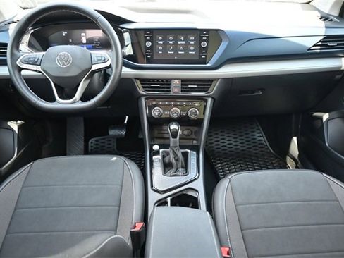 Certified 2024 Volkswagen Taos SE image 8