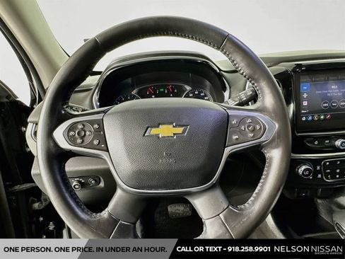 Used 2021 Chevrolet Traverse LT FWD image 11
