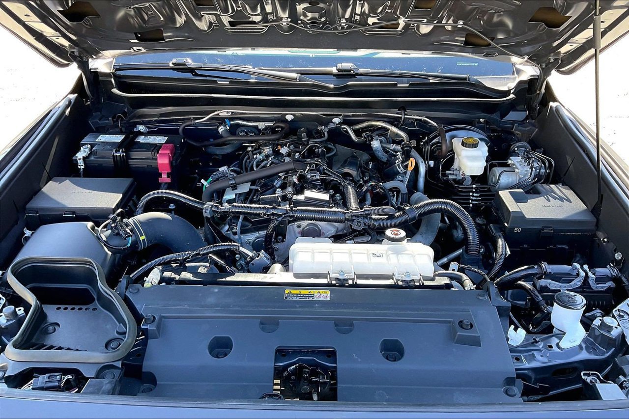 Used 2025 Toyota Tacoma TRD Off-Road AWD/4WD image 38