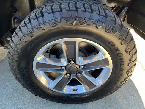 Used 2020 Jeep Wrangler Unlimited Sahara w/ Dual Top Group AWD/4WD image 10