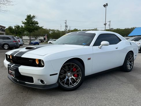 Used 2015 Dodge Challenger SRT image 1