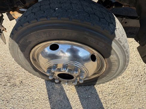 Used 2012 Ford F550 4x4 Regular Cab Super Duty w/ Payload Upgrade Pkg image 9