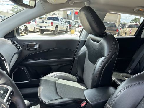 Used 2021 Jeep Compass Latitude FWD image 15