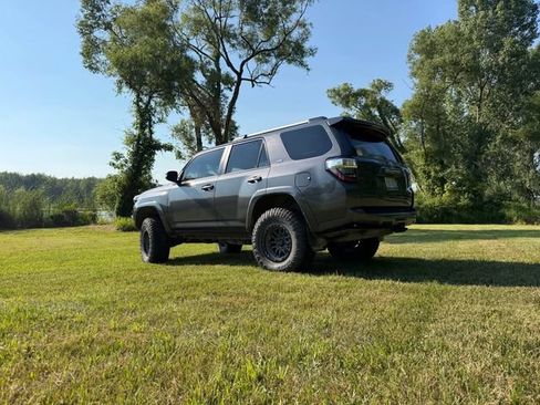 Used 2022 Toyota 4Runner SR5 Premium AWD/4WD image 3