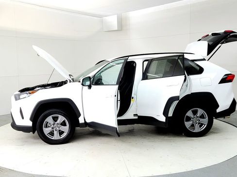 Used 2022 Toyota RAV4 LE AWD/4WD image 10