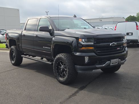 Used 2018 Chevrolet Silverado 1500 LT w/ All Star Edition AWD/4WD image 4