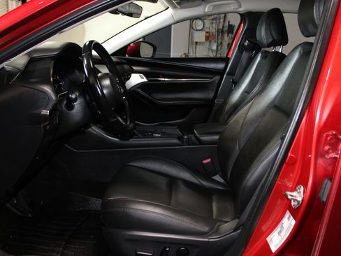 Used 2019 MAZDA MAZDA3 Sedan w/ Preferred Package FWD image 9