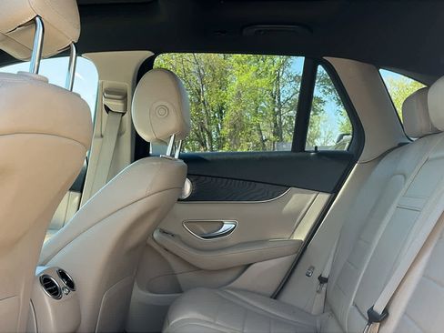 Used 2018 Mercedes-Benz GLC 300 4MATIC image 25