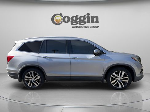 Certified 2017 Honda Pilot Touring image 6