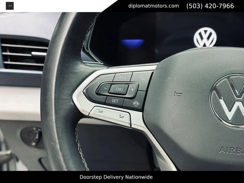 Used 2022 Volkswagen Taos SE w/ Panoramic Sunroof Package FWD image 30
