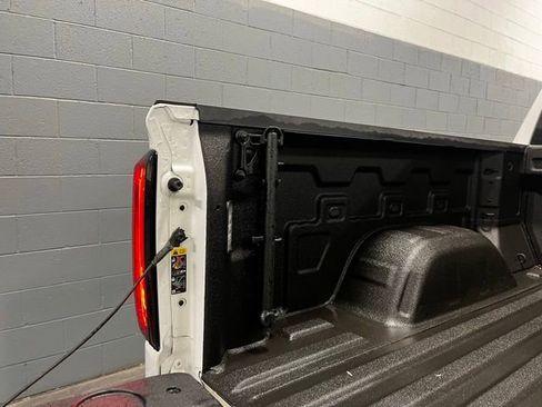 Used 2025 GMC Sierra 1500 AT4 image 13