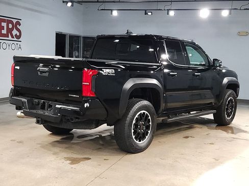 Used 2025 Toyota Tacoma TRD Off-Road w/ TRD Off Road Upgrade Package AWD/4WD image 7