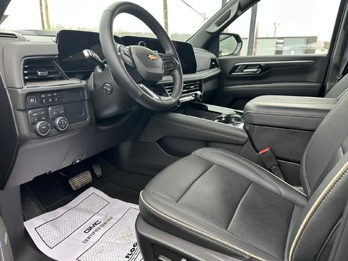 Certified 2025 Chevrolet Suburban Premier image 16