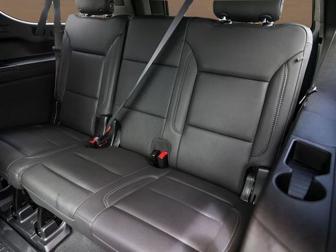 Used 2023 Chevrolet Suburban LT w/ Luxury Package image 26