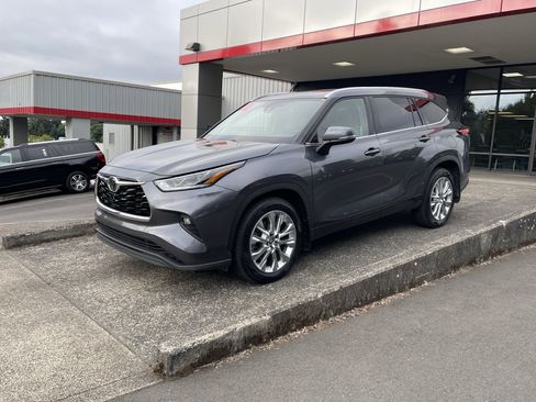 Certified 2020 Toyota Highlander Limited AWD/4WD image 4