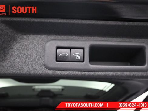 Used 2024 Toyota Sequoia Capstone AWD/4WD image 38