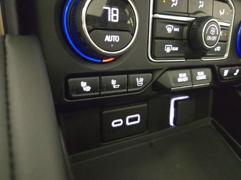 Used 2024 Chevrolet Tahoe High Country image 28