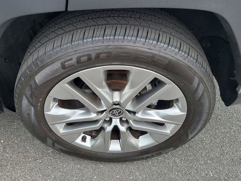 Used 2021 Toyota RAV4 XLE Premium FWD image 7