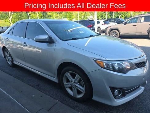 Used 2014 Toyota Camry SE FWD image 4