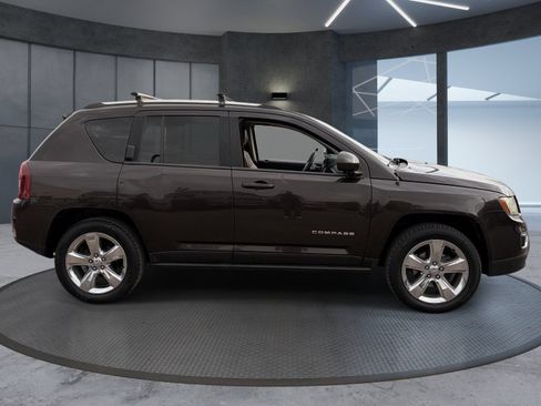 Used 2014 Jeep Compass Limited w/ Sun/Sound Group AWD/4WD image 7