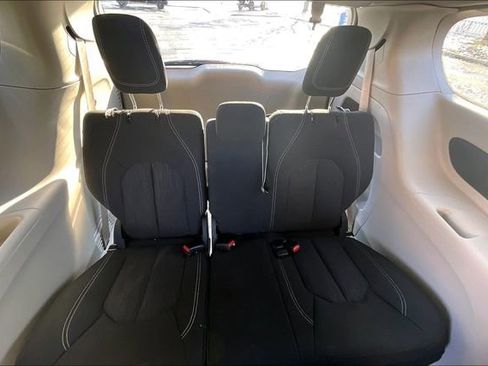 Used 2024 Chrysler Voyager LX image 27