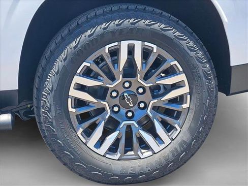 New 2026 Chevrolet Suburban Z71 w/ Z71 Off-Road Package AWD/4WD image 11