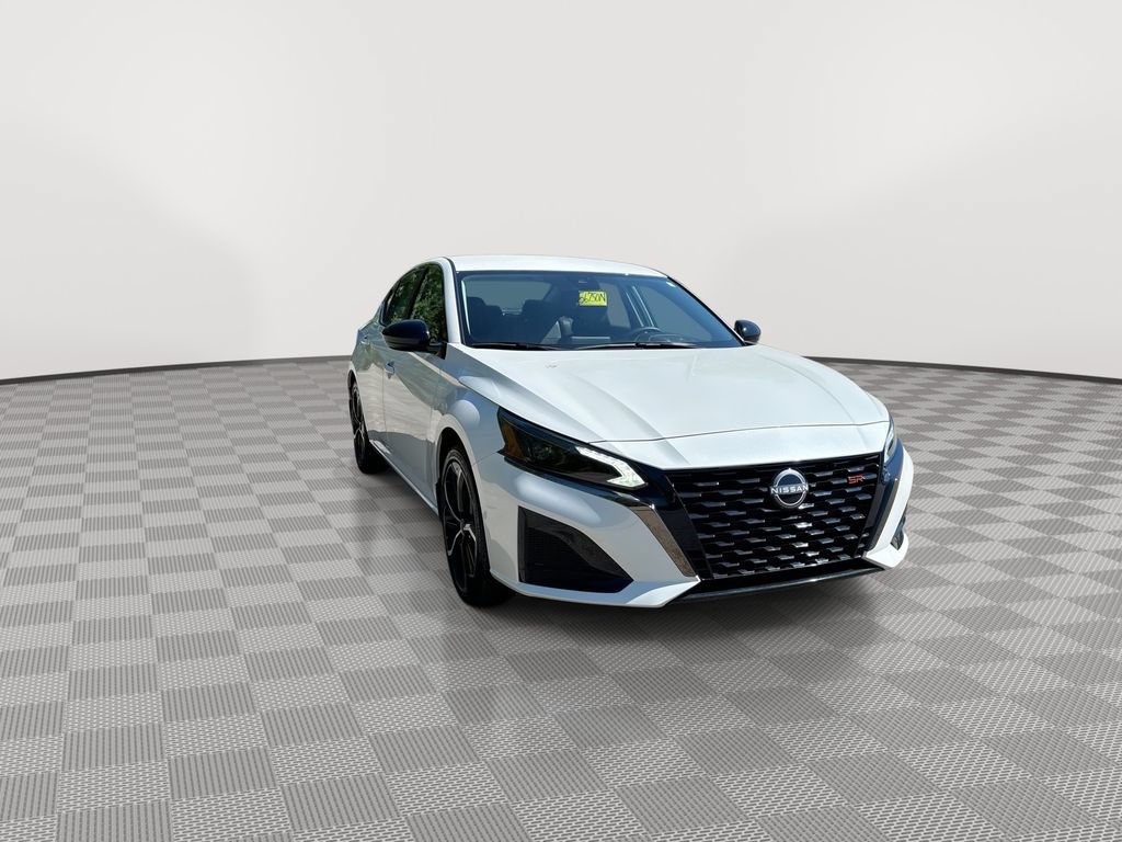 Certified 2025 Nissan Altima 2.5 SR FWD image 4