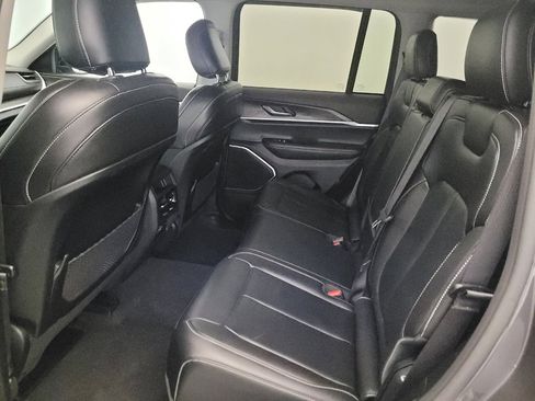 Used 2022 Jeep Grand Cherokee Limited AWD/4WD image 18