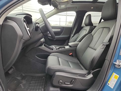 Used 2025 Volvo XC40 B5 Ultra w/ Protection Package Premier image 13