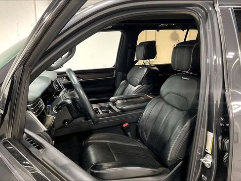 Used 2022 Jeep Grand Wagoneer Series II w/ Premium Group II AWD/4WD image 32