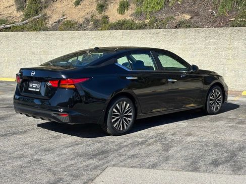 New 2025 Nissan Altima 2.5 SV FWD image 3