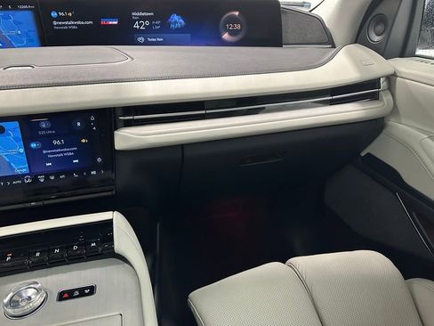 Used 2025 Lincoln Navigator L Reserve image 46