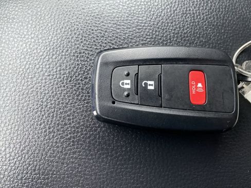 Certified 2025 Toyota RAV4 XLE image 32