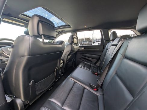 Used 2019 Jeep Grand Cherokee Limited image 16