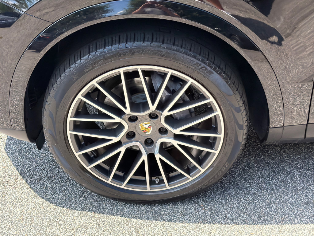 Used 2020 Porsche Cayenne AWD/4WD image 11
