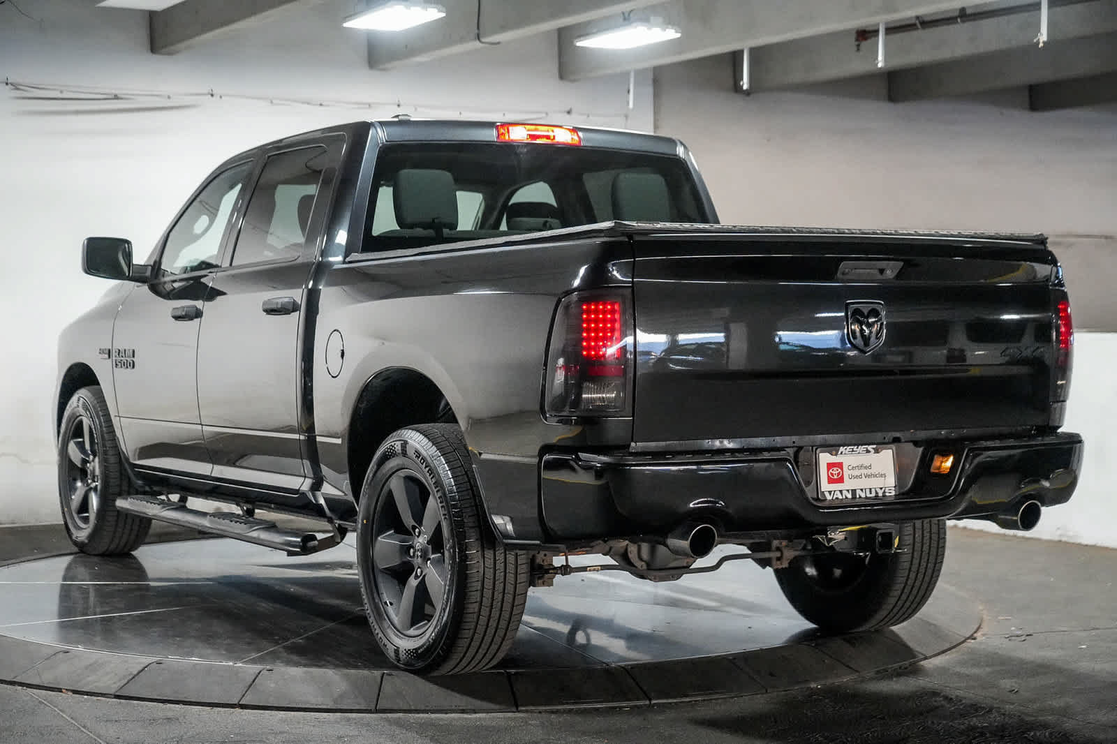 Used 2016 RAM 1500 Express w/ Black Ram 1500 Express Group AWD/4WD image 8
