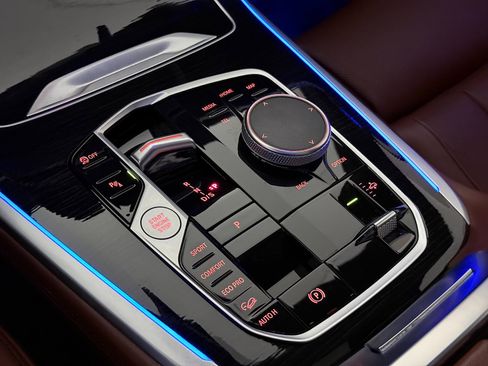 Used 2023 BMW X7 M60i w/ Climate Comfort Package image 39