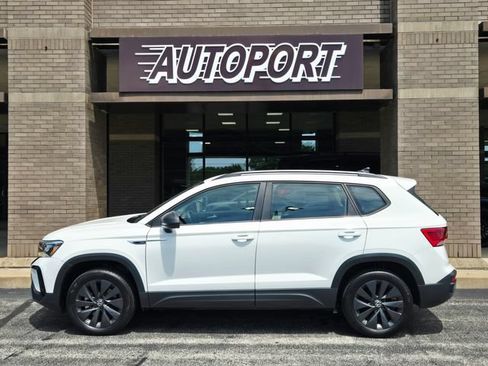 Used 2023 Volkswagen Taos S w/ Driver Assistance Package FWD image 5