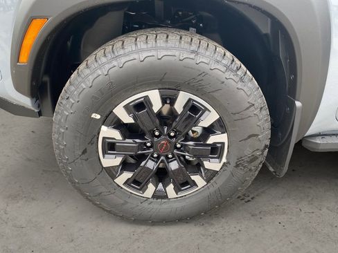 Used 2023 Nissan Frontier PRO-4X w/ Pro Convenience Package AWD/4WD image 15