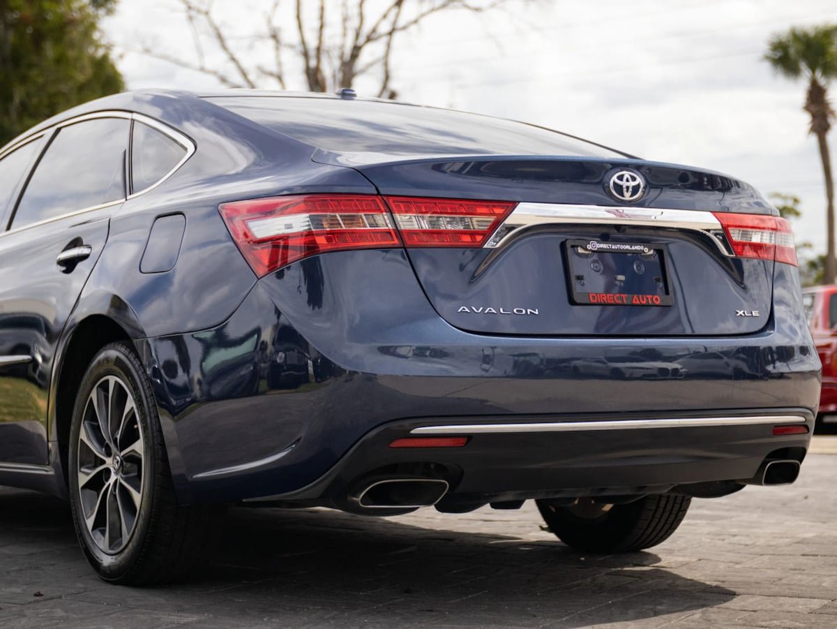 Used 2017 Toyota Avalon XLE w/ Carpet Mat Package FWD image 10