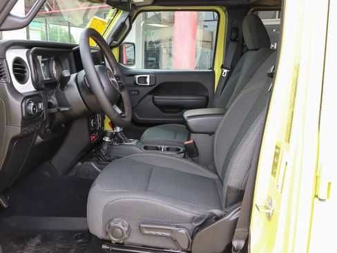 Used 2024 Jeep Wrangler Willys AWD/4WD image 7