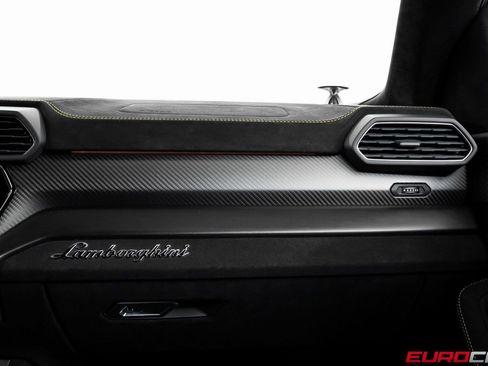 Used 2024 Lamborghini Urus Performante image 36